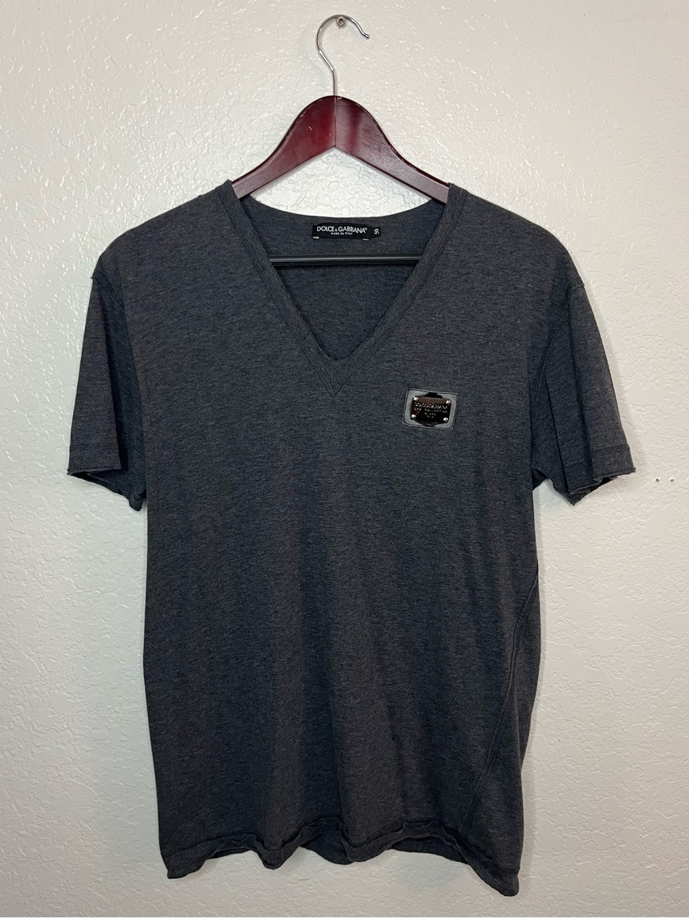 Dolce & Gabbana Charcoal Grey V-Neck Logo Plaque T-Shirt Size 50
